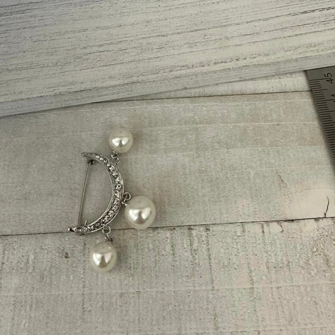 Half Moon Pearl Buckle Pins