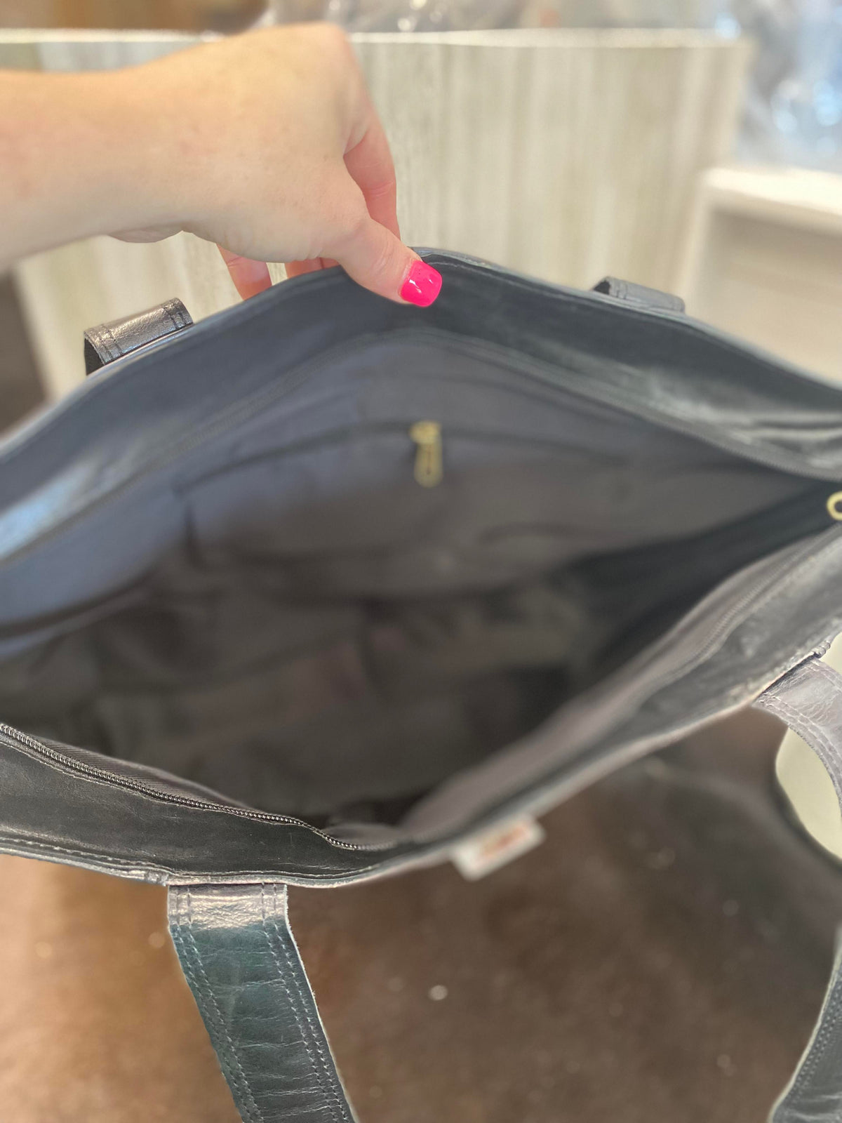 Virginia Large Tote Bag